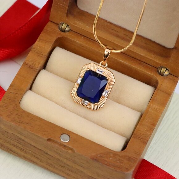 "Royal Blue Gold Plated Pendant with Vintage Inspired Frame Design, XPPT1784 - Picture 2 of 13